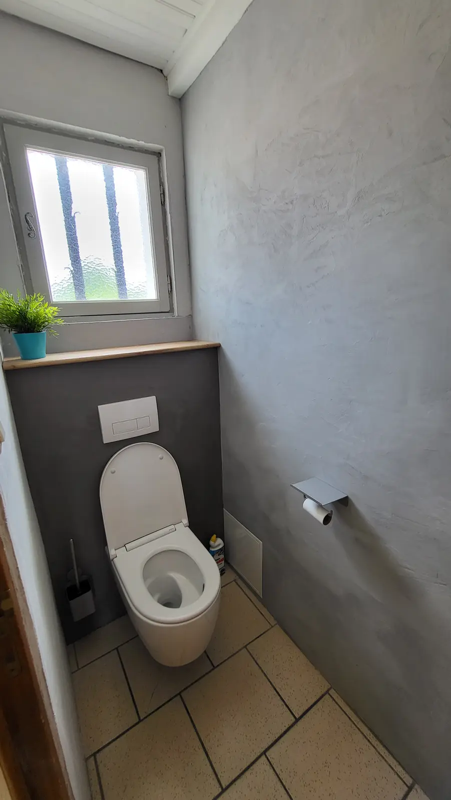Des toilettes lumineuses, avec fenêtre